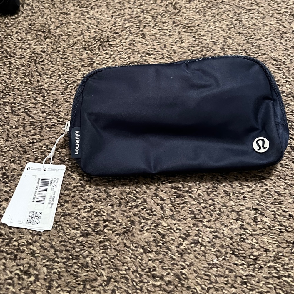 NWT: Lululemon Belt Bag EBB True Navy